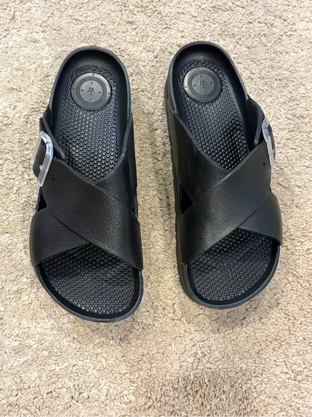 Totes Everywear Cross Buckle Women's Size 7 Slides - Black